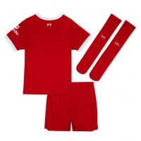 Camisa de time de futebol Liverpool Replicas 1º Equipamento Infantil 2023-24 Manga Curta (+ Calças curtas)